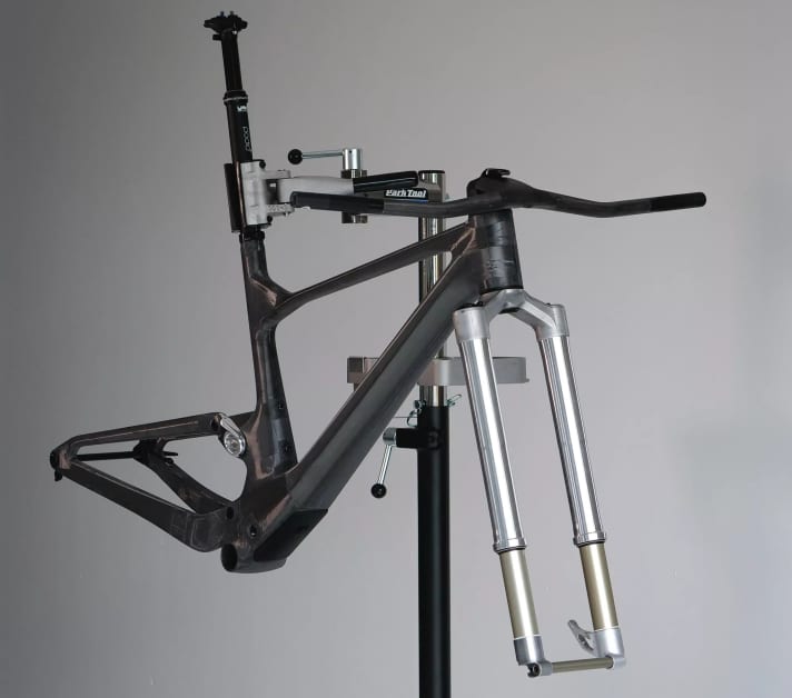 Not much on the Hypersonic yet, but the Intend Samurai with 120 mm travel and only 1385 g.