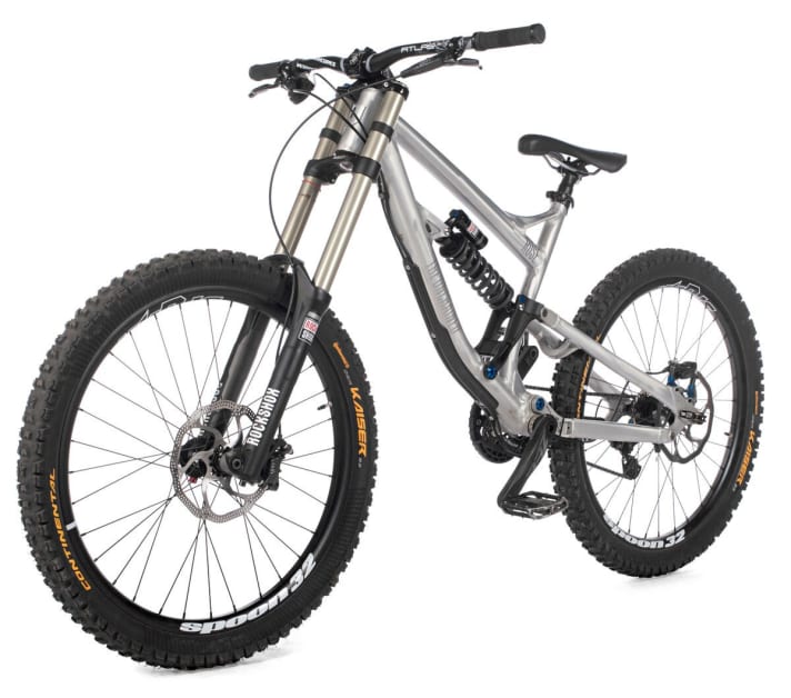   Vario suspension travel: very soft (220 millimetres) or rather direct (200 millimetres), long rear triangle or rather short and agile - with the Rose you have the choice.