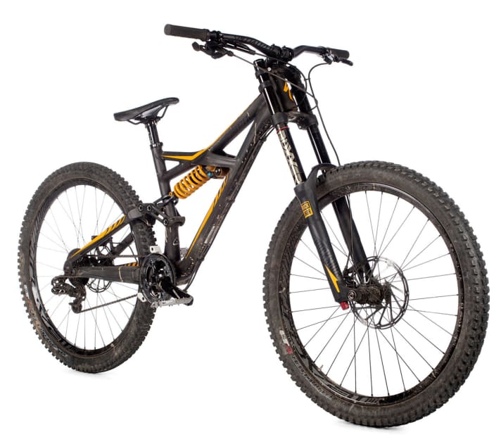   Mutation miracle: Freeride becomes Mini Downiller. Different fork, 650B, customised geo - the new classic is ready. We still miss the "old" Evo from Specialized.