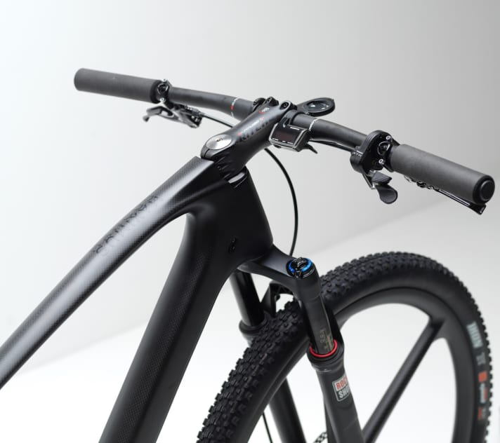 It couldn't be more beautiful. Mondraker and Look have been blending the stem and top tube of their carbon bikes for some time now. Nobody has tried it with titanium yet. Roland's prototype, however, is still made of carbon.