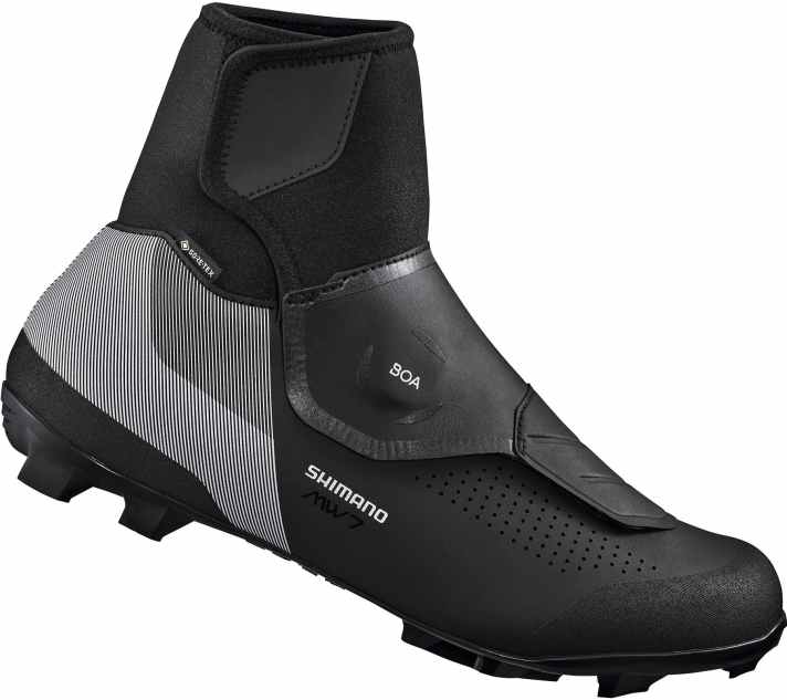 Wenn zu einem wasserdichten Radschuh noch eine isolierte Sohle kommt, kann man sogar bis in den Winter mit warmen und trockenen Füßen biken.