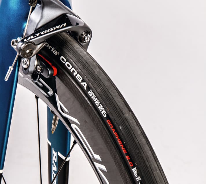 Noch lassen sich moderne Gruppen auch mit Felgenbremsen kombinieren