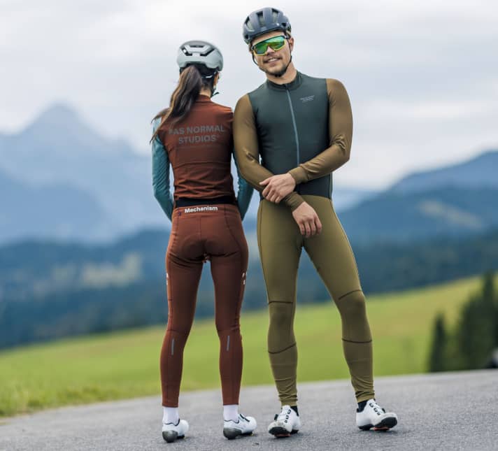 PAS NORMAL STUDIOS -Femmes : W Mechanism Thermal Long Sleeve Jersey/Mechanism Deep Winter Long Bibs ; Hommes : Mechanism Thermal Long Sleeve Jersey/Mechanism Deep Winter Long Bibs