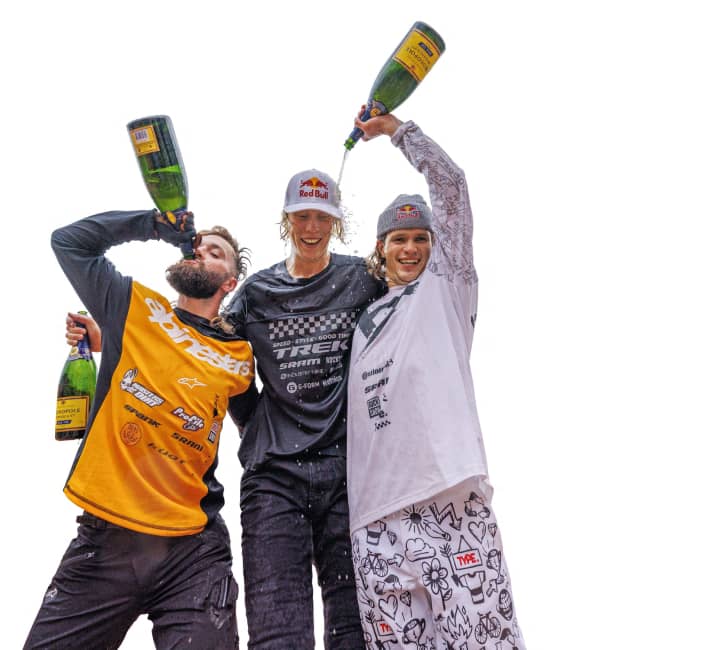 Emil, Nicholi und Erik im Glück. Doch nach dem Wettkampf ist vor dem Wettkampf.