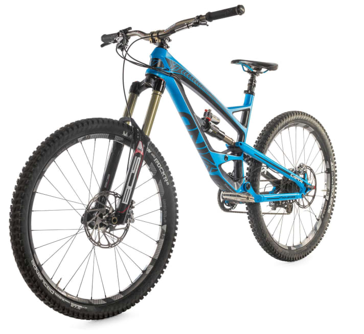   Price-performance artist: YT offers the carbon Capra in three models from 3600 euros. We say: a hell of a lot of bike for the money!