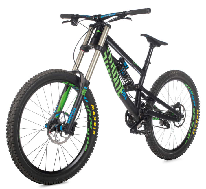   YT besitzt kein Monopol auf den Rampage-Einsatz.  Auch das Canyon bewies Big-Mountain-Qualitäten beim Superwettkampf – unter Pilot Thomas Genon.