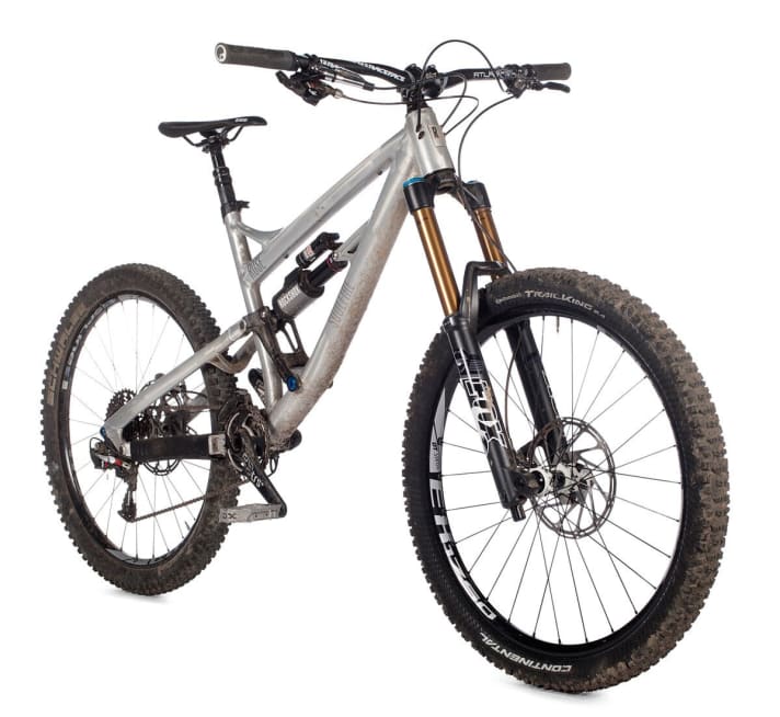   Klassische Optik, durchdachte Ausstattung, gutes Gewicht. Das Rose fährt sich, wie es aussieht: eher unauffällig, aber gut.