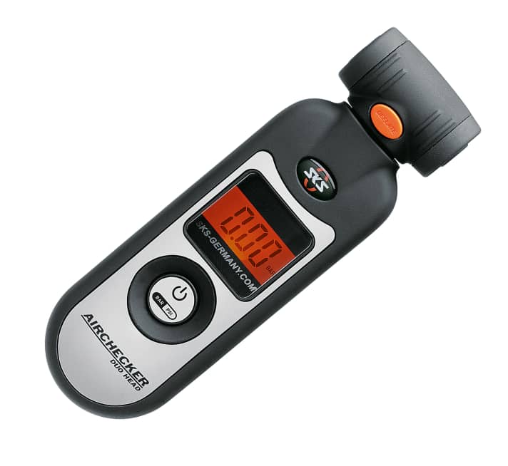   <a href="https://www.awin1.com/cread.php?awinmid=11768&awinaffid=471469&clickref=B+SKS+Airchecker&ued=https%3A%2F%2Fwww.rosebikes.de%2Fsks-germany-airchecker-ii-digitaler-luftdruckprufer-2-generation-av-sv-2673198" target="_blank" rel="noopener noreferrer nofollow">SKS Airchecker</a> *