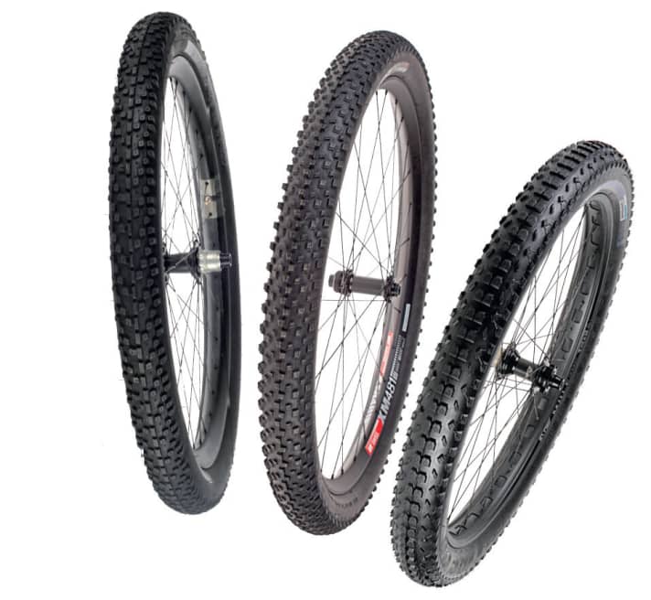   Due to the possible rim-tyre combinations, the plus spectrum ranges from the "narrow track" combination on the left (WTB Traiblazer 2.8 on a 35 mm rim) to the 3.25 on a real wide rim (Veetire Trax Fatty on Sun Ringlé Mulefut). In between - the 3.0 tyre on a 35-40 mm rim.