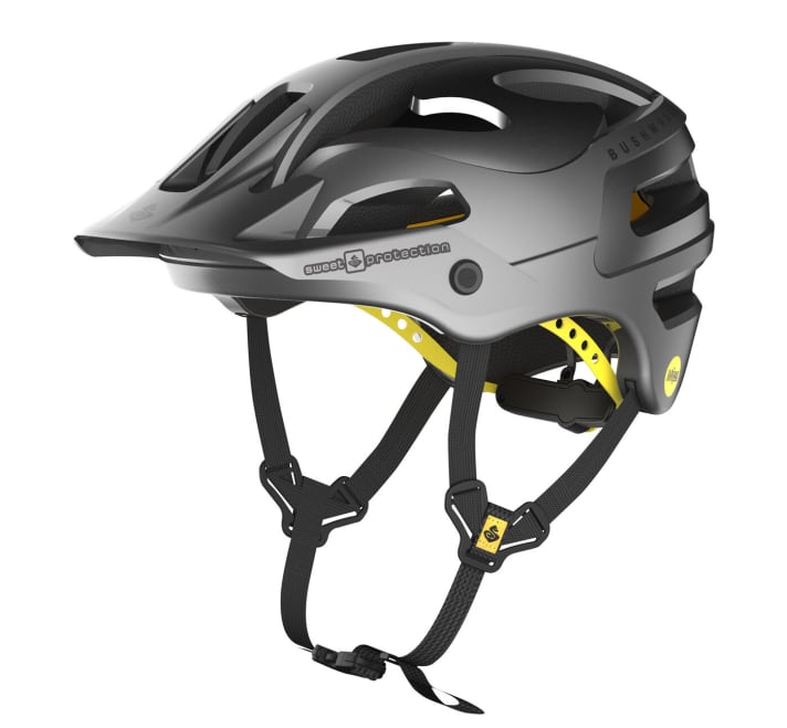   Sweet Protection hat dem Bushwhacker II für die nächste Saison ein komplettes Facelift spendiert. Für mehr Sicherheit soll beim Topmodell der Einsatz von Carbon und MIPS sorgen (Preis: 279 Euro). Für 229 Euro gibt's den Endurohelm mit MIPS ohne Carbon, für 199 Euro ohne beides.