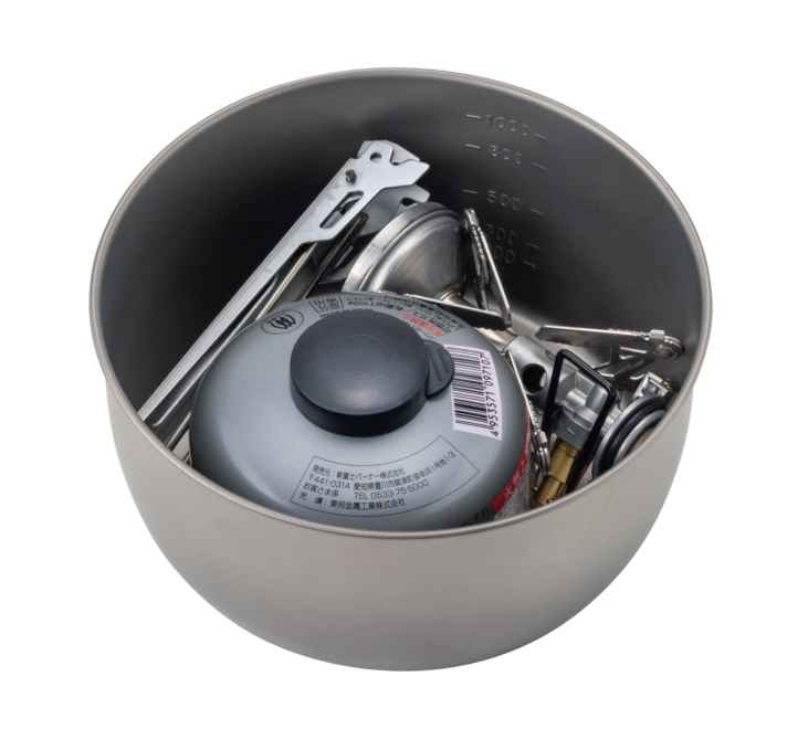 The Soto Titanium Pot 750 can hold everything a bikepacking kitchen needs. Including a hot meal, of course.