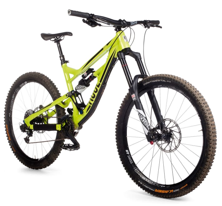   Rose Soul Fire 1 Custom: Freeride 2.0: With the Soulfire, mail-order company Rose has created a potent, fun bike that lives up to the term freeride. Climbing uphill under your own steam is no problem and yet you have full riding safety downhill.