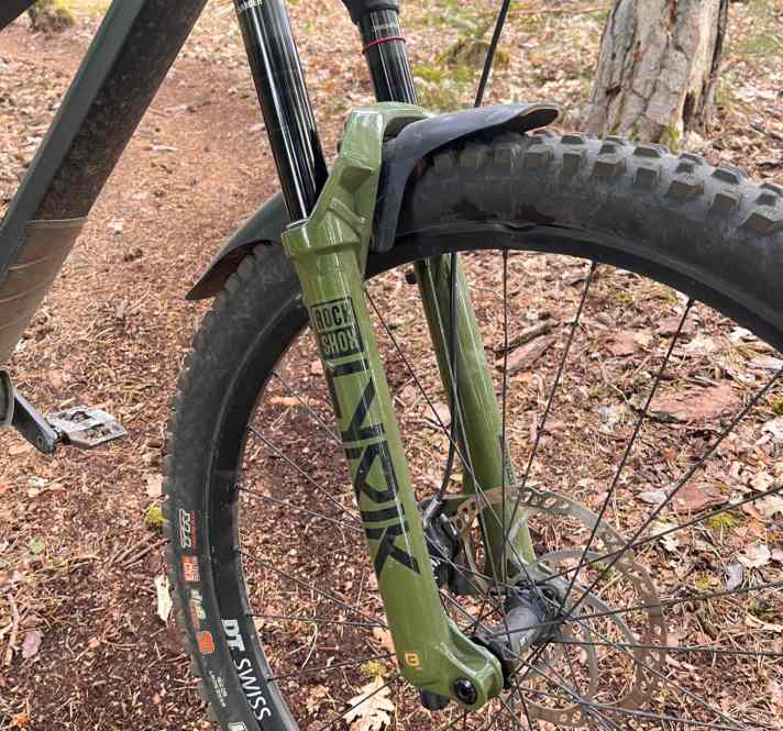 Sorgt für Ruhe in der Front: Die Rock Shox Lyrik.