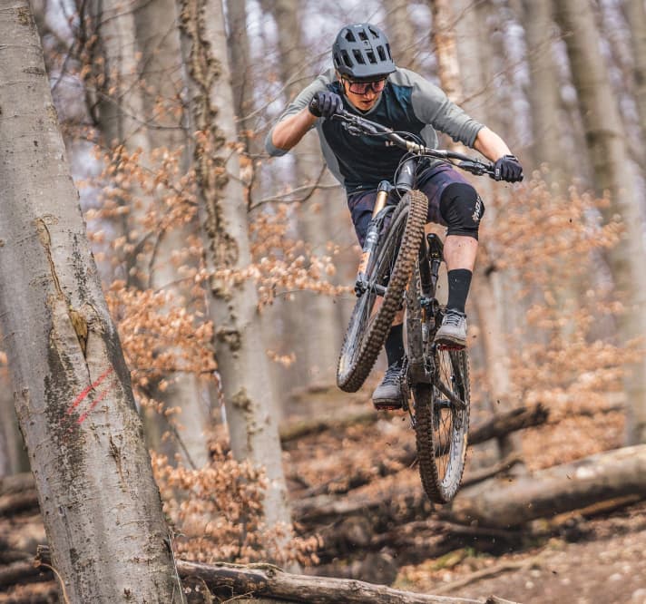 Für das Atherton ist der Trail ein Spielplatz. Dagegen fährt sich das Hope wie ein ausgewachsenes Enduro.