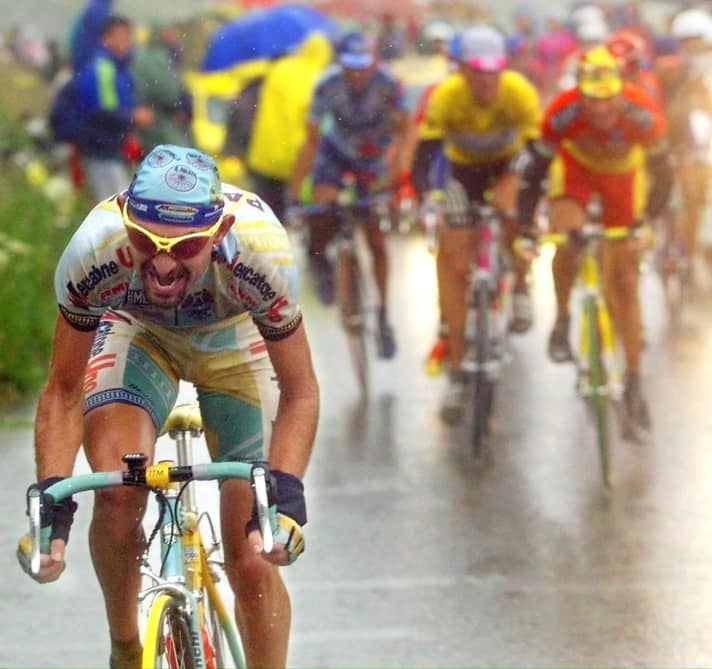 His uphill starts were notorious: he gripped the lower part of the handlebars, got out of the saddle, threw his body forwards and sprinted off in a pedal stroke.