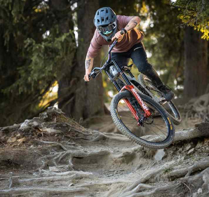 Practical check in the Bikepark Leogang: Here on Hangman 1, later on the World Cup course.