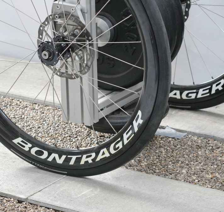 Der Pirelli P Zero Race SL-R auf dem Rollwiderstandsprüfstand