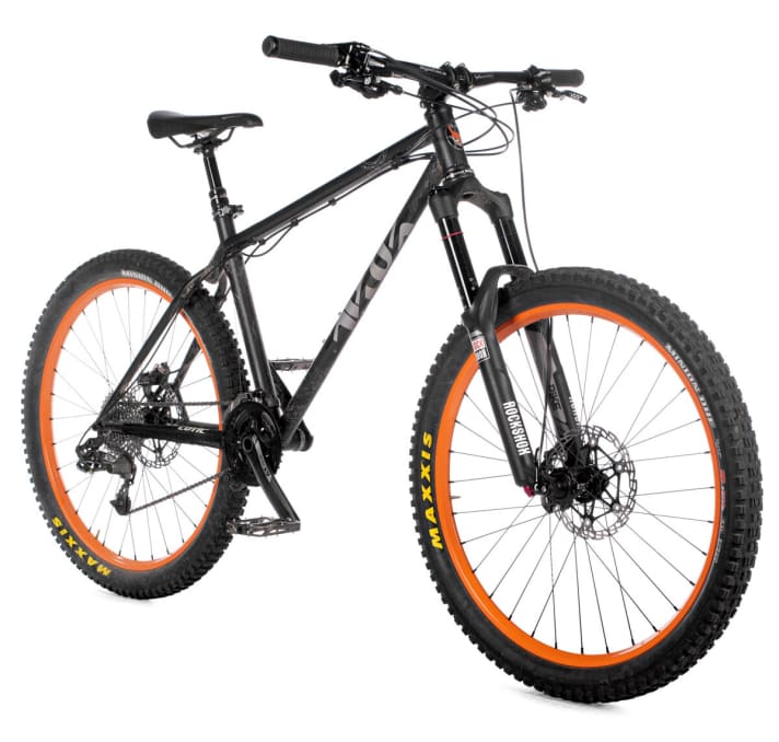   Das englische Label Cotic aus Sheffield hat sich auf Stahl-Hardtails spezialisiert. Die Cotic-Jungs sind der Meinung: "26 Zoll ist nicht tot" – warten wir‘s ab!