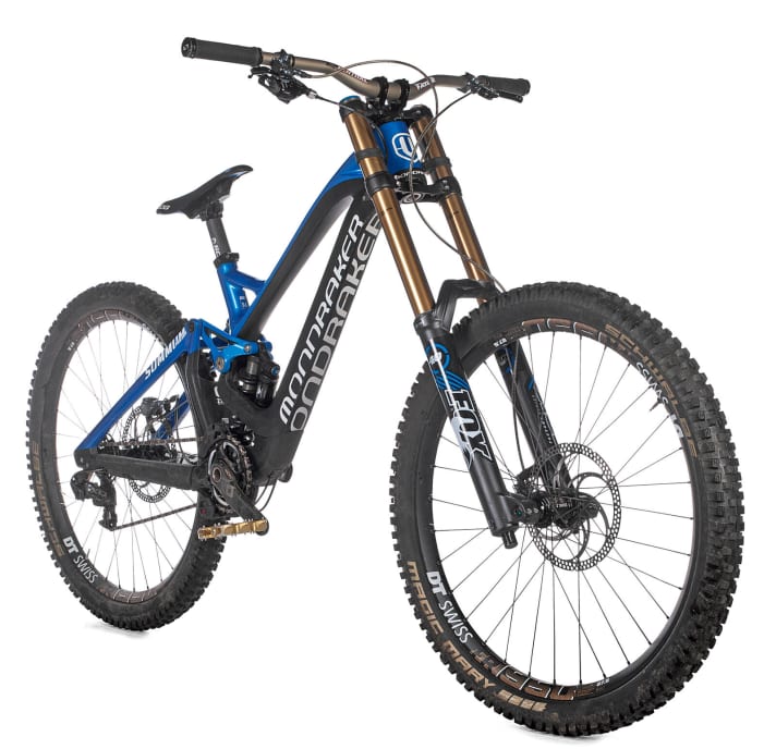   The light weight is almost suspicious! Will it all hold up? We don't want to speculate. But the fact is: The Mondraker has the airy handling of an enduro bike.
