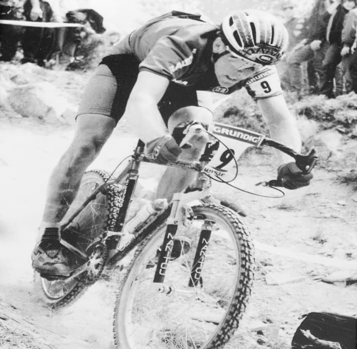   The unmistakable racing handlebars are just one piece of the puzzle that has made Tomac a living legend.