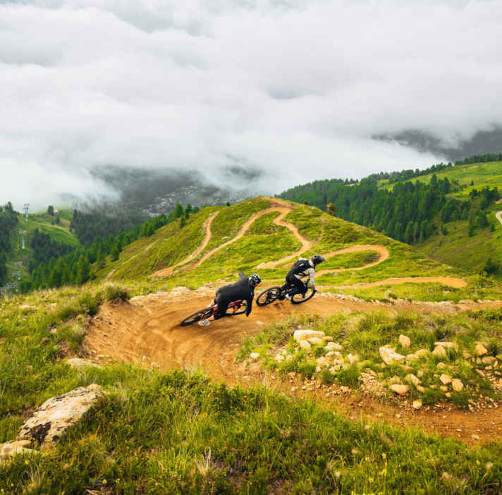 Marble run alarm! In Sölden, a number of routes swing their riders from curve to curve. Ideal for beginners and families. Of course, there are also more challenging routes.