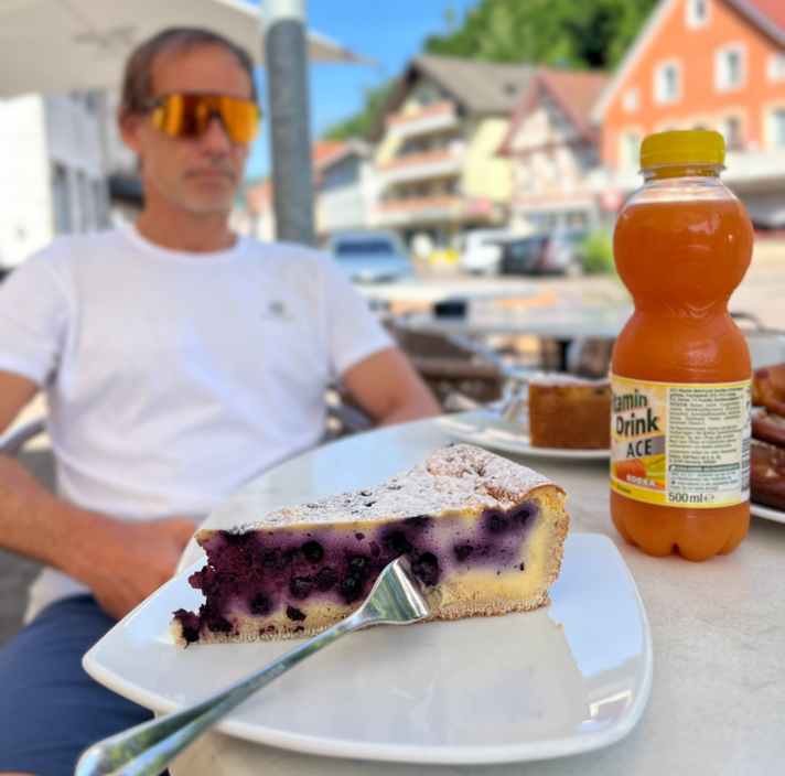 Glykogenspeicher füllen: z.B. mit Kuchen.