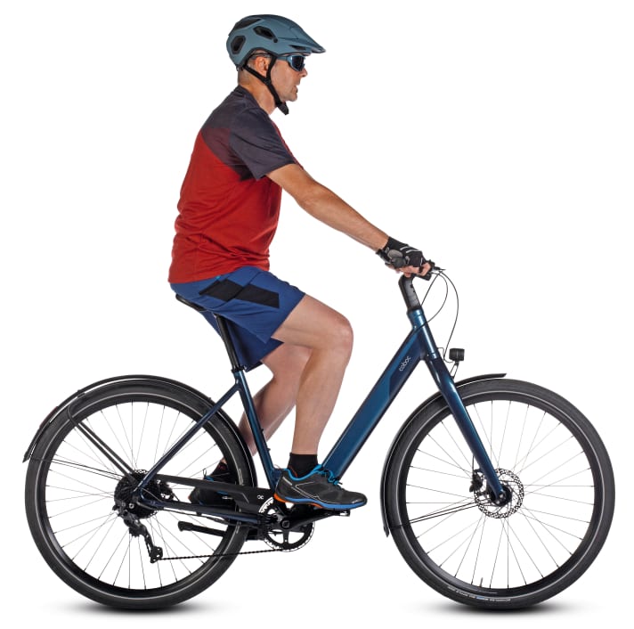 In an upright riding position, such as on a city or Dutch bike, the saddle is significantly lower than the handlebars and the head sits almost vertically above the spine.
