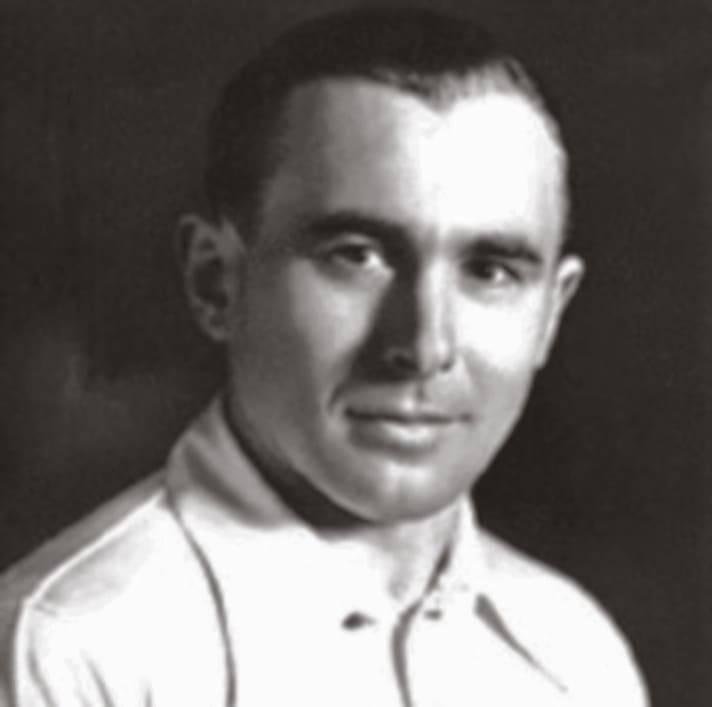 Otto Weckerling a couru pendant de nombreuses années pour l'équipe Dürkopp, il aurait parfois tenu des propos critiques à l'égard du régime nazi, ce qui lui aurait valu des désavantages.
