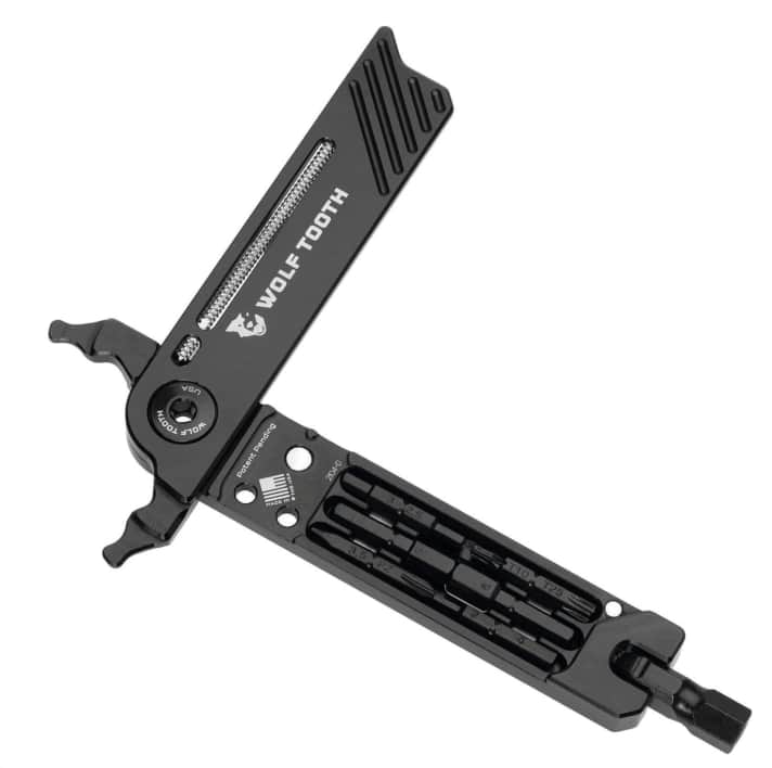 Ungewöhnlich, superleicht und sogar mit Zange: Das Multitool von Wolftooth ist der Tipp für Leichtbau-Fans. 89,99 Euro / 38 Gramm.