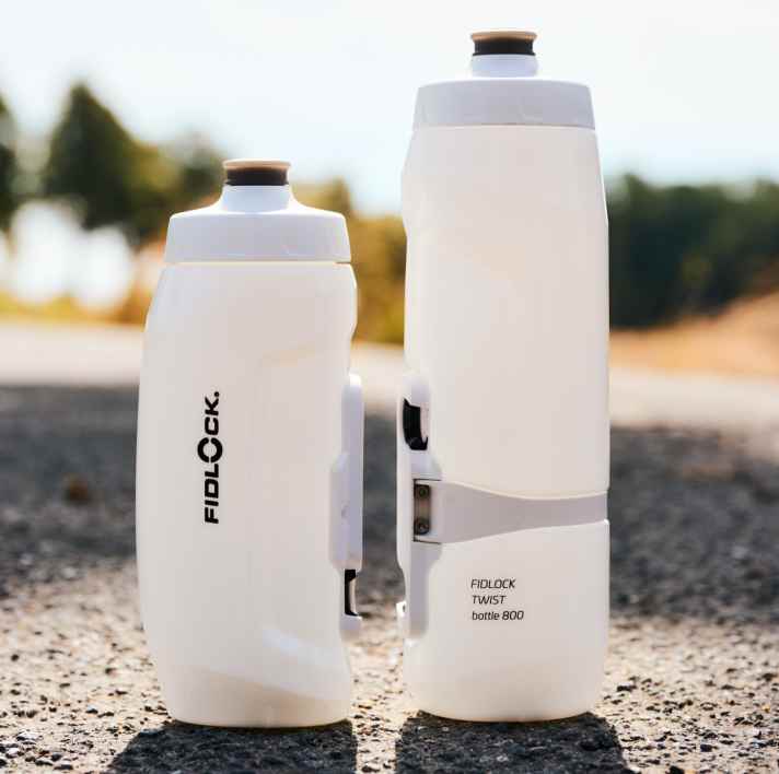 Die neuen weißen Twist Bottles von Fidlock. Preis: 44,95 Euro.