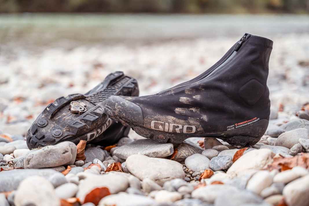 [Image]]

Great winter shoe for sporty bikers who rarely get off the pedals.