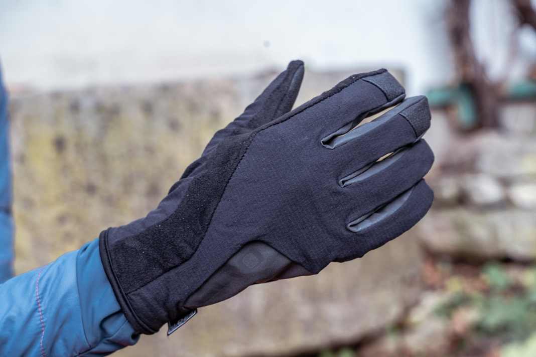 Wasserdicht aber nur mäßig warm. Guter Schlechtwetter Handschuh von Giro