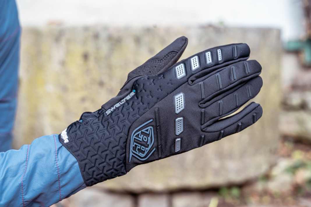 Great fit and a lot of control on the handlebars but hardly warmer than a normal glove