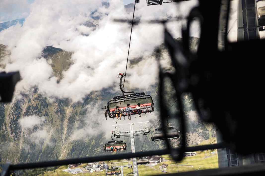 The Flimjochbahn cable car shuttles you to the Viderjoch, on the famous Ischgl Hohengratweg.