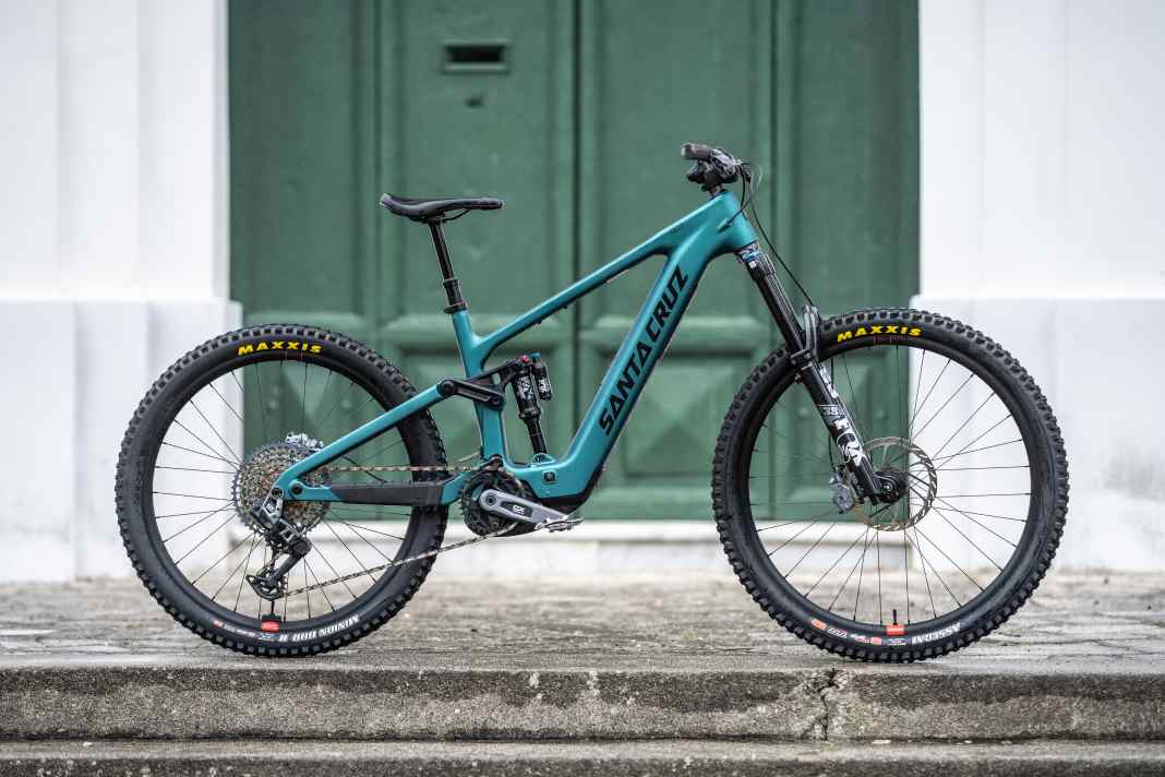 Santa Cruz Bullit GX AXS // Bosch CX // 600 Wh // 170 mm // 29/27.5 inches // 22.2 kg // 9799 euros