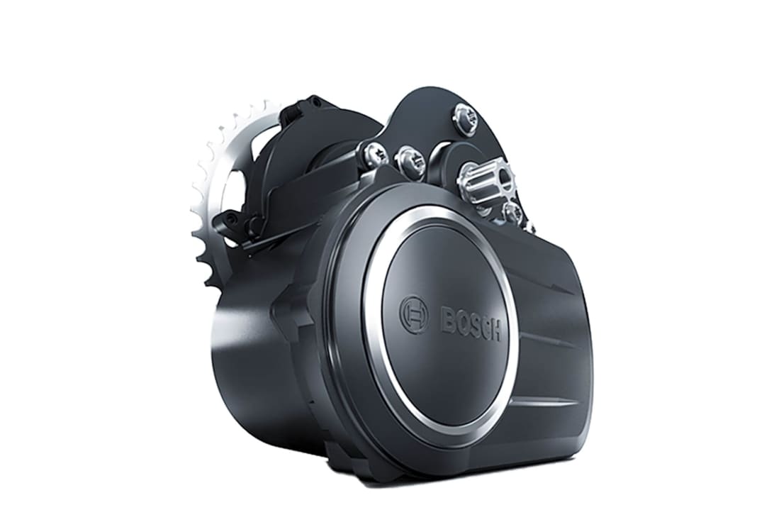 In der Saison 2010/2011 stieg Bosch in den Markt für Elektrofahrräder ein. Und dann direkt ins sportliche Segment. Als Partner hatten die Schwaben den Rad-Hersteller Haibike auserwählt. So gab es auf der Eurobike-Messe 2010 in Friedrichshafen gleich zwei Premieren: das Haibike eQ XDuro und die Bosch Drive Unit. Der Mittelmotor lieferte 50 Nm Drehmoment und hatte bereits vier Unterstützungsstufen. Der 288 Wh-Akku konnte wahlweise am Unterrohr oder am Gepäckträger angebracht werden. Gesteuert wurde das Aggregat über einen Kraft- und Trittfrequenzsensor sowie einen Geschwindigkeitssensor am Hinterrad.