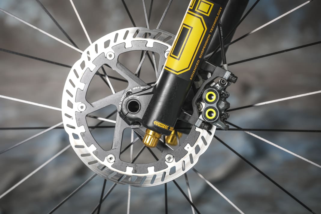 Die Magura MT7 mit dicken 220er-Scheiben überzeugten im Test mit massig Bremspower. Voraussetzung: Die Anlage muss gut eingebremst und penibel entlüftet sein.