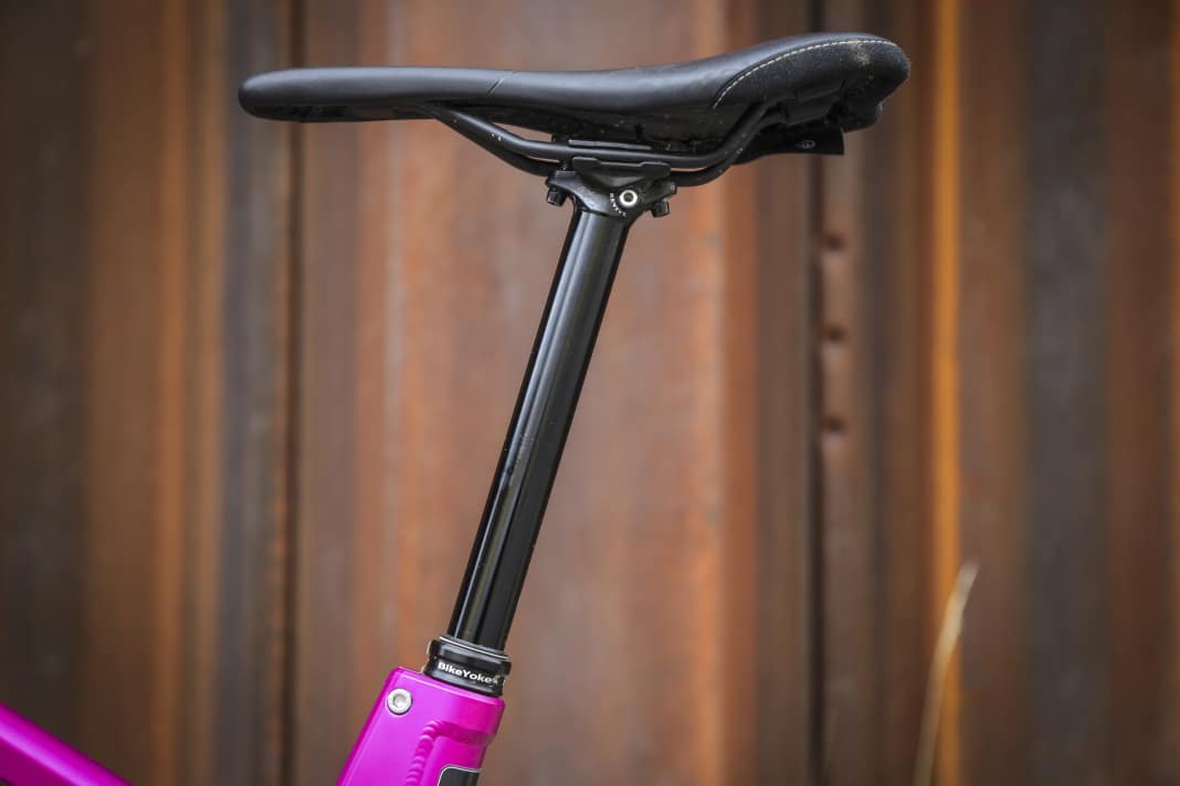 Das Sitzrohr fällt mit 440 Millimetern besonders für Rahmengröße sehr lang aus und schränkt die Bewegungsfreiheit ein.