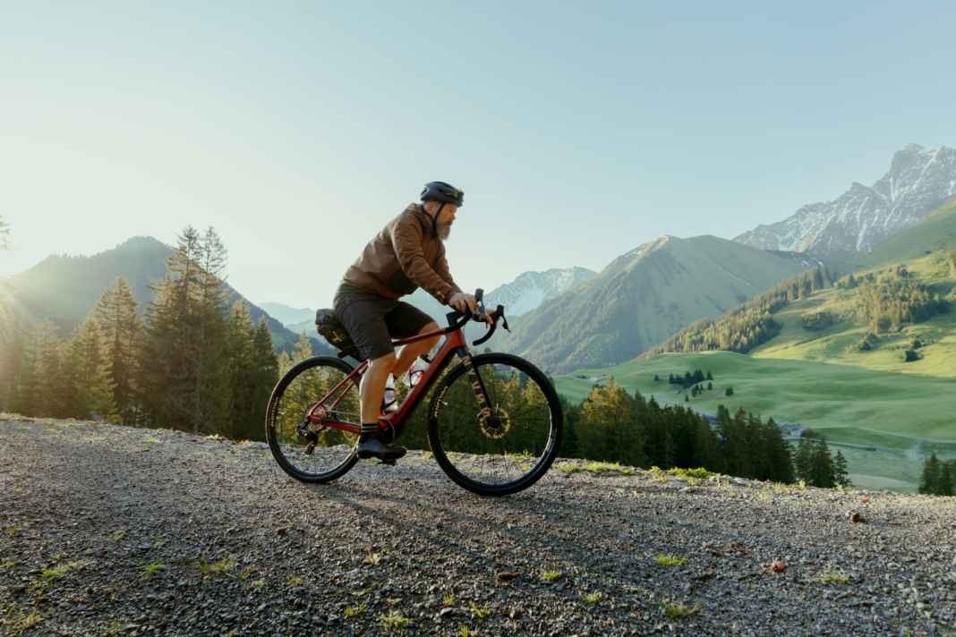 Conway hat auf der Eurobike in Frankfurt sein neues E-Gravelbike namens Nyvon vorgestellt.
