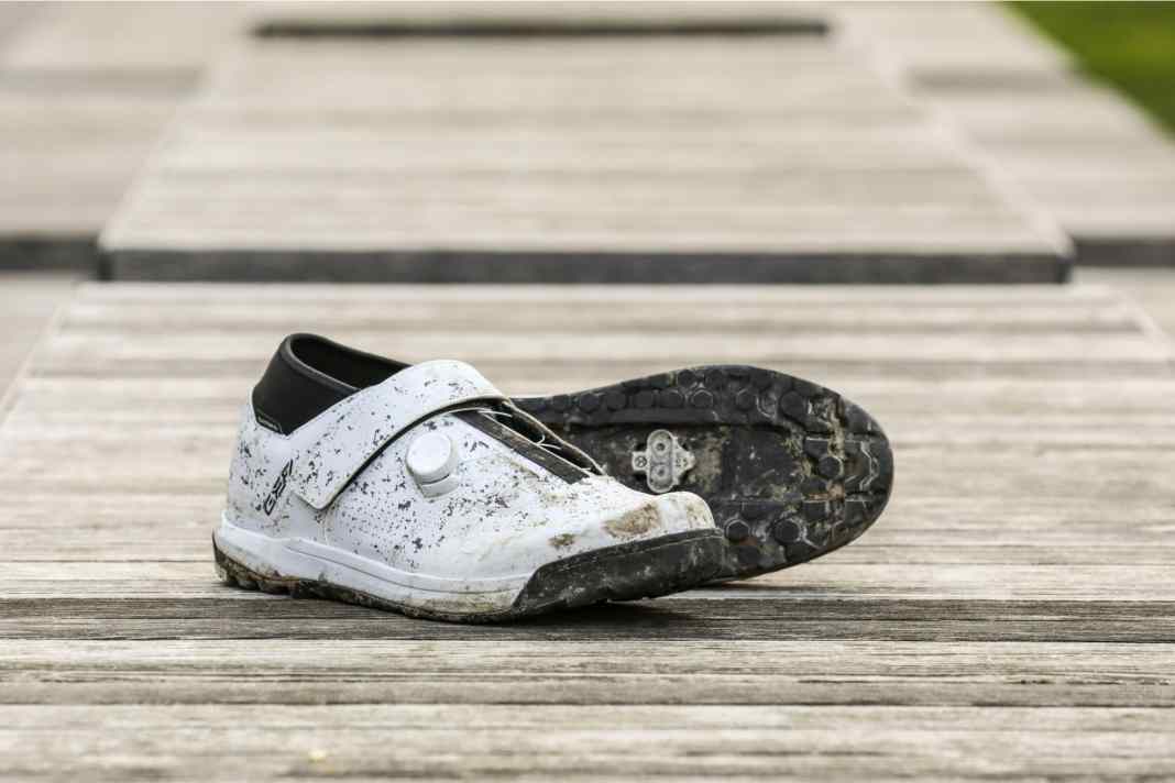 Shimano has revised its top MTB shoe for enduro and gravity bikers. The "HS" for Hot Seat is aimed at all ambitious racers who are aiming for the podium