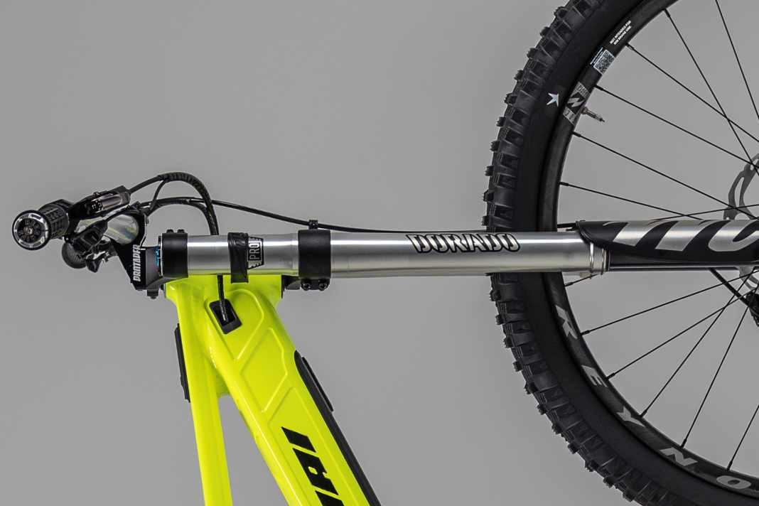 Die Manitou Dorado in Upside-down-Bauweise gilt bereits als eine der exklusivsten Federgabeln im Downhill. Mit der Silver Edition macht Manitou nun exklusive Technik aus dem Worldcup einem streng limitierten Nutzerkreis verfügbar.