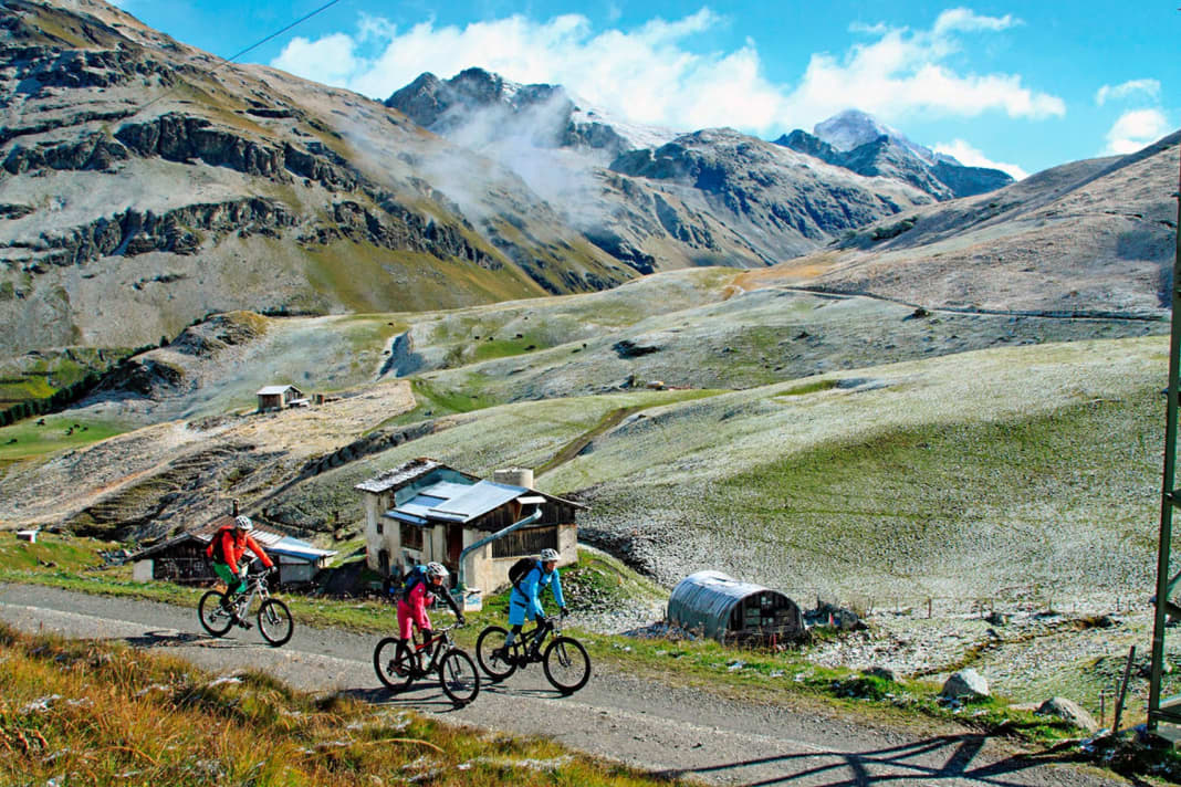 Die Senner auf den Almen bei Bivio müssen garantiert ohne Wellness-Bereich auskommen. Die dünne Bergluft gibt’s dafür gratis.