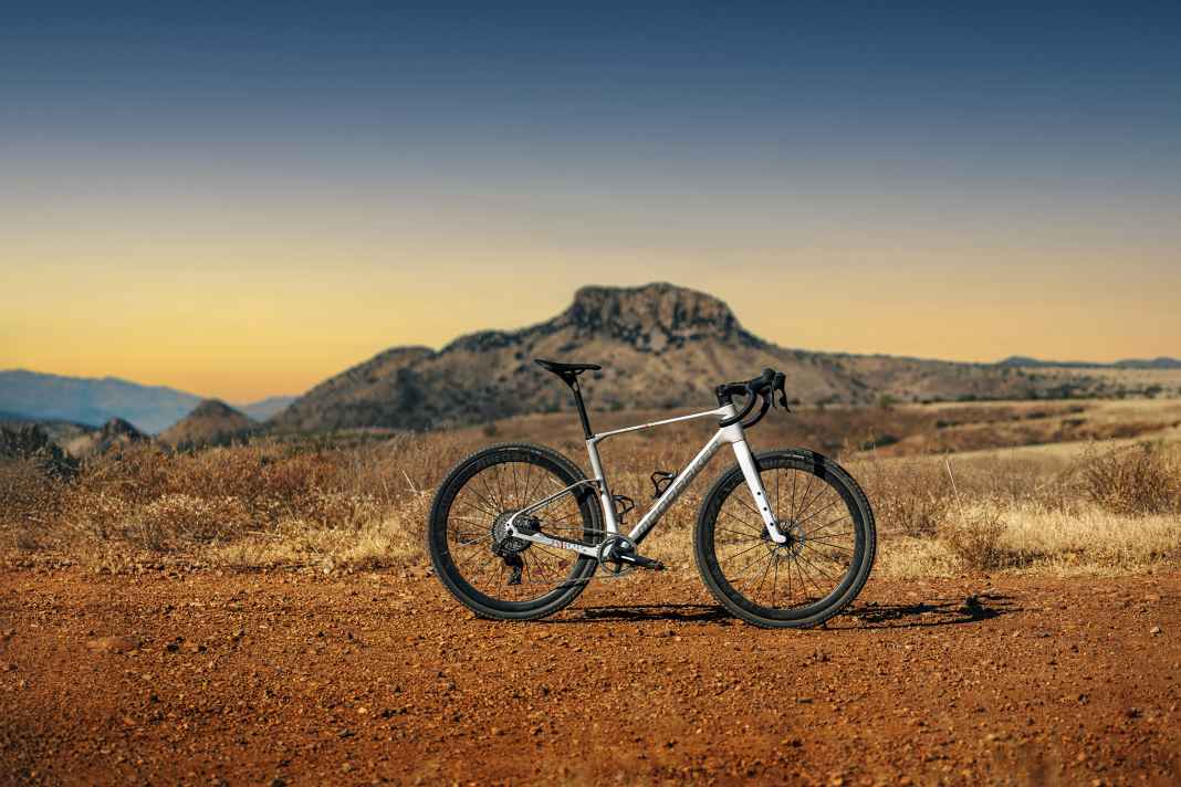 Das Mondraker Arid wurde von Mountainbikern entwickelt und soll auf allen Untergründen punkten. Wir haben das neue Gravelbike bereits getestet.
