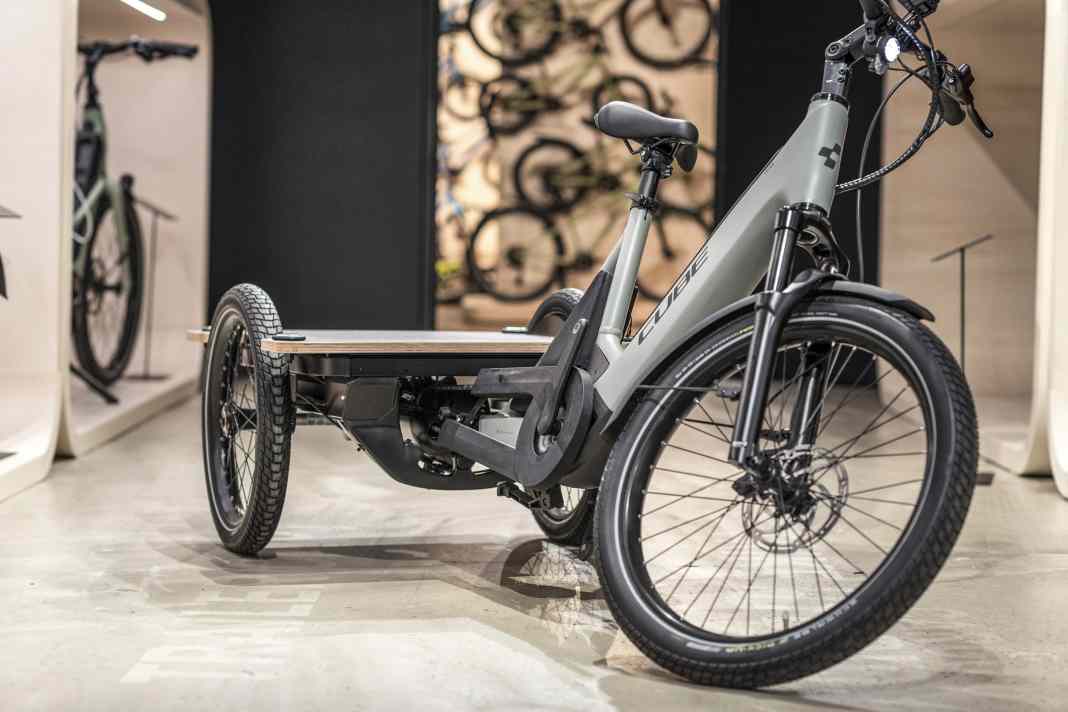 Das Kippfahrwerk sorgt für ein Fahrgefühl, das sich überraschend nah am klassischen Fahrrad orientieren soll.