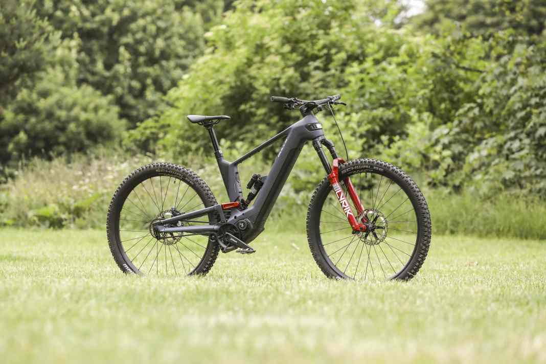 The Bulls Vuca EVO AM 2 is set to hit the 2026 season with a completely new frame and 160/150 mm of suspension travel. It costs 8,499 euros.