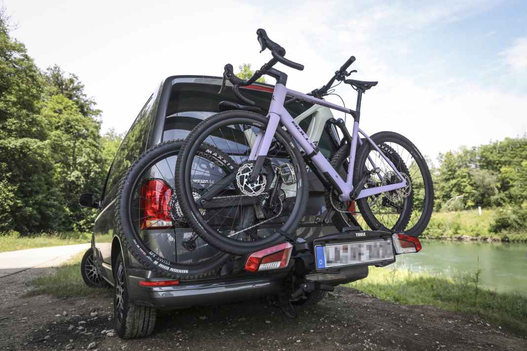 Pour la plupart d'entre nous, une chose est claire : pas de vacances sans vélos ! Mais comment les installer sur le porte-vélos et comment les fixer solidement ? Nous vous dévoilons tout !
