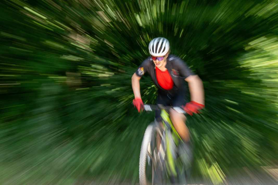 Base layers in the height of summer? Sounds like a sauna in the saddle. In fact, the right functional base layer can have exactly the opposite effect in high temperatures. We’ve researched the best base layers for hot rides.