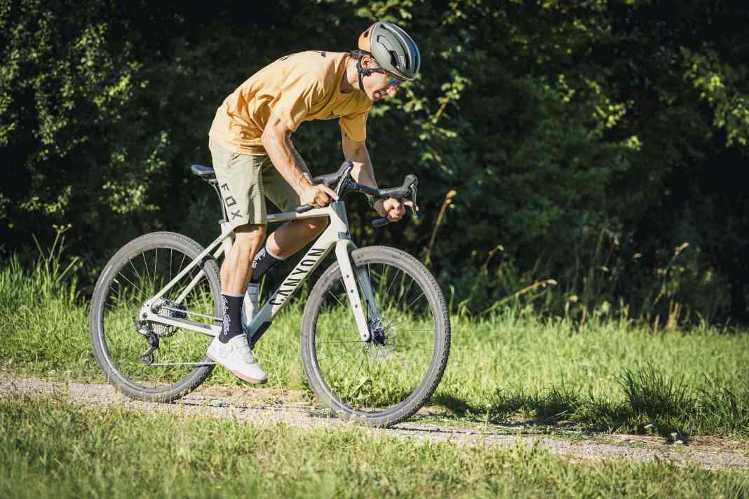 „Feste reintreten! Um das Grizl zu beschleunigen, braucht es dicke Waden. Denn mit über 10 Kilo ist das Bike kein Leichtgewicht.