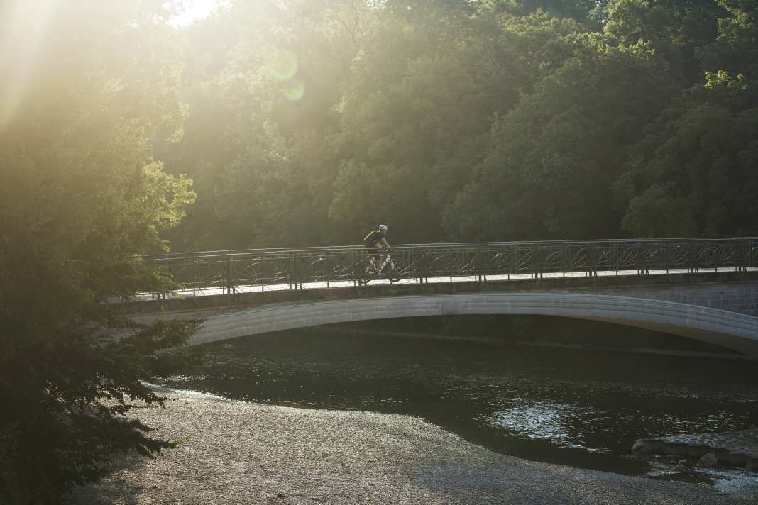 Mit der richtigen Ausrüstung wird das Fahrradpendeln nicht nur sicherer und komfortabler, sondern auch langfristig zur echten Alternative zum Auto oder ÖPNV. Fahrradpendeln ist gesund, kostengünstig und umweltfreundlich.