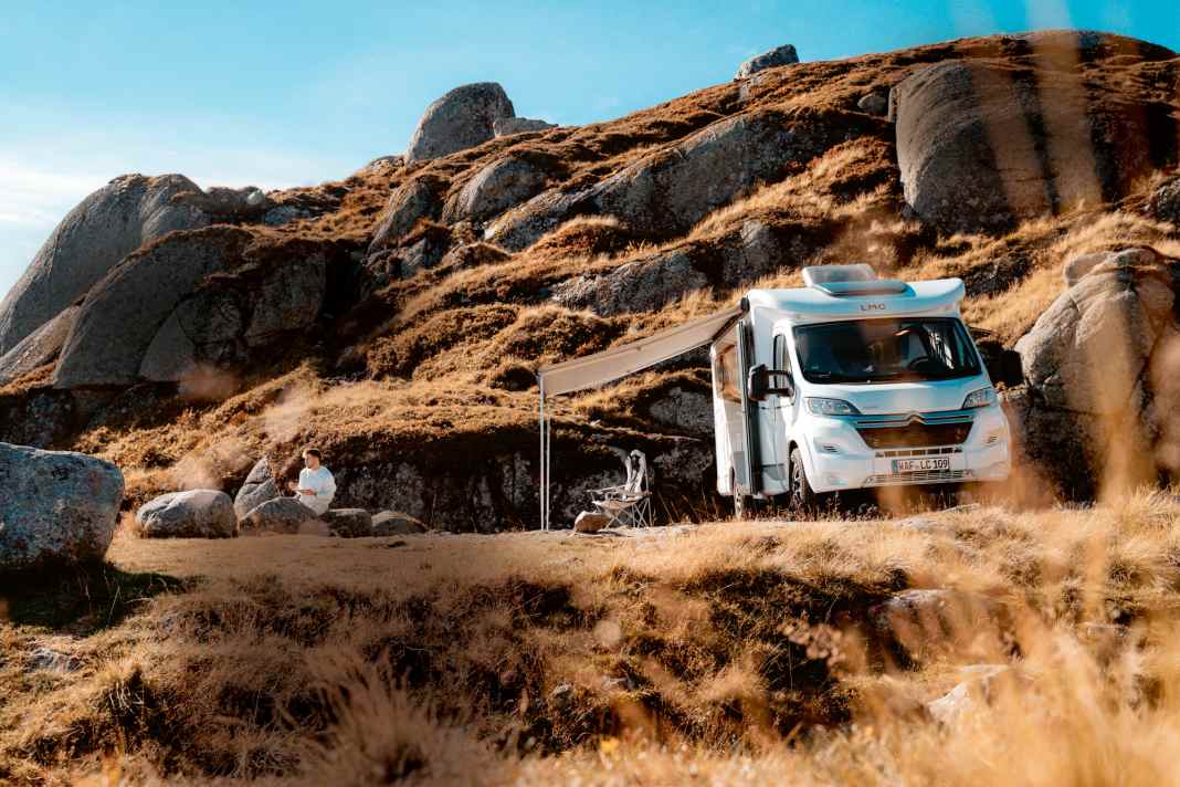 Reservieren ist Pflicht! Denn sonst sind die besten Stellplätze in der Front-Row weg. Wir geben weitere Tipps für den ersten Camping-Urlaub!